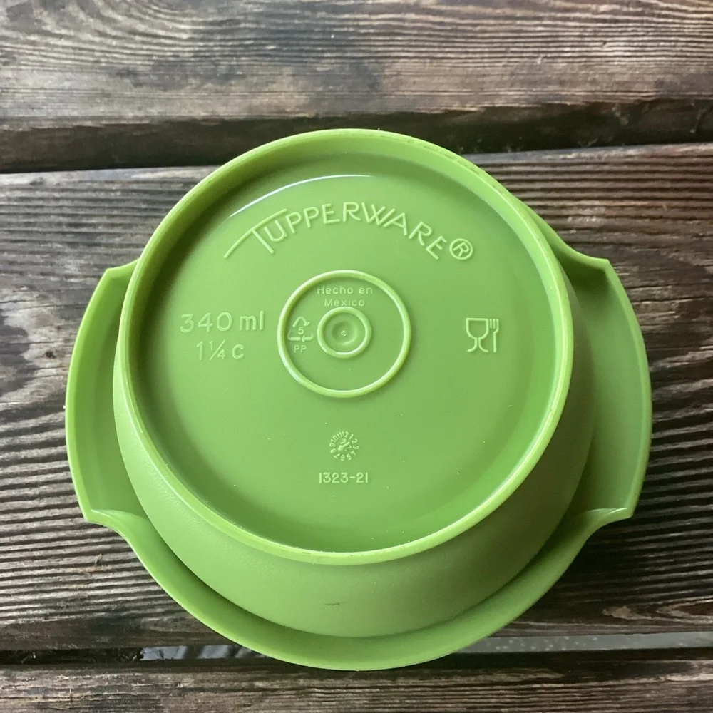 Tupperware Servalier Bowl in green - capacity 1.25 cups